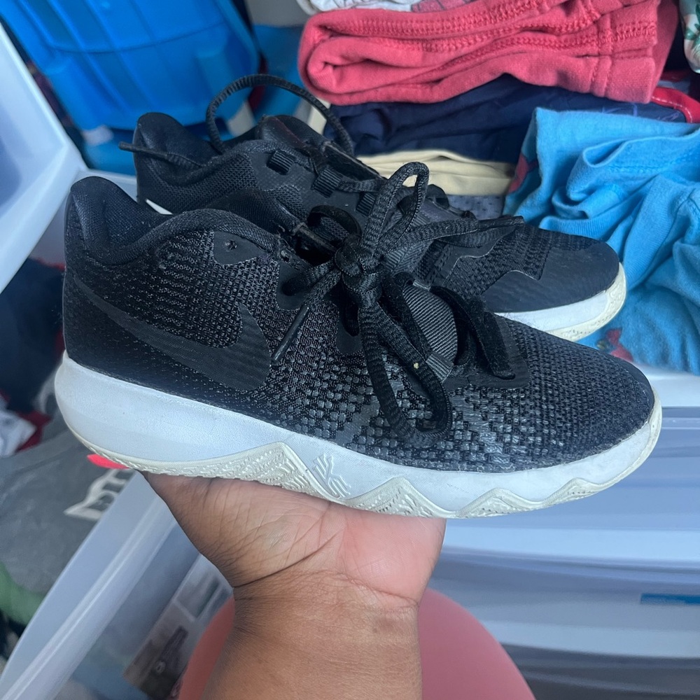 Kyrie Irving Basketball Shoes - Size 1